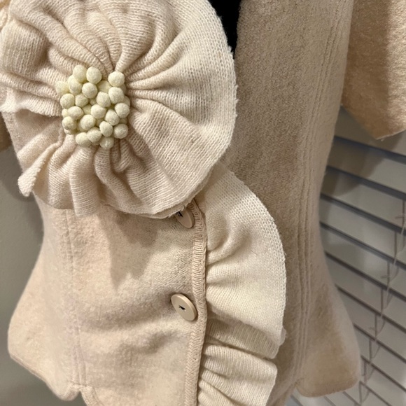 Anthropologie Archival Collection cream ivory flowers black bow peplum sweater L - Picture 4 of 10